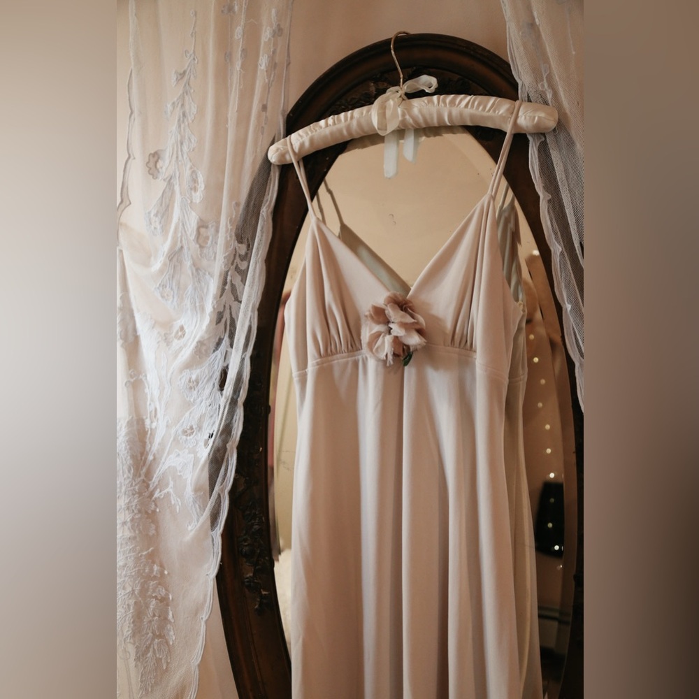 Vintage 1970s Cream Flower Appliqué Maxi Dress
